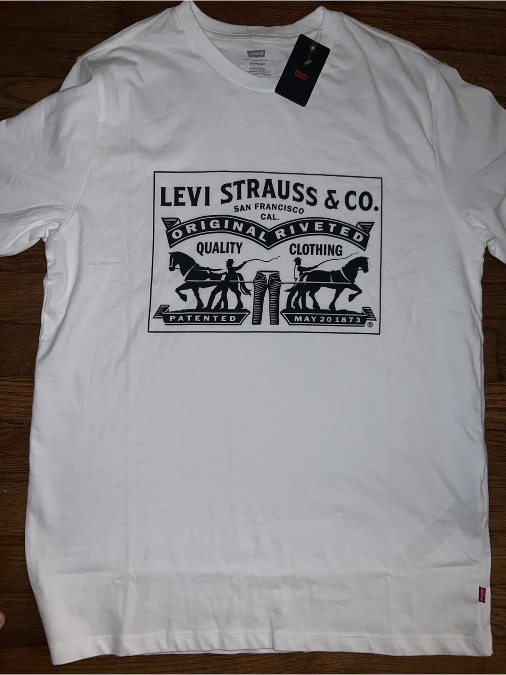 New Levis Strauss Logo T Shirt Mens Med White Graphic Tee Relaxed Fit NWT!